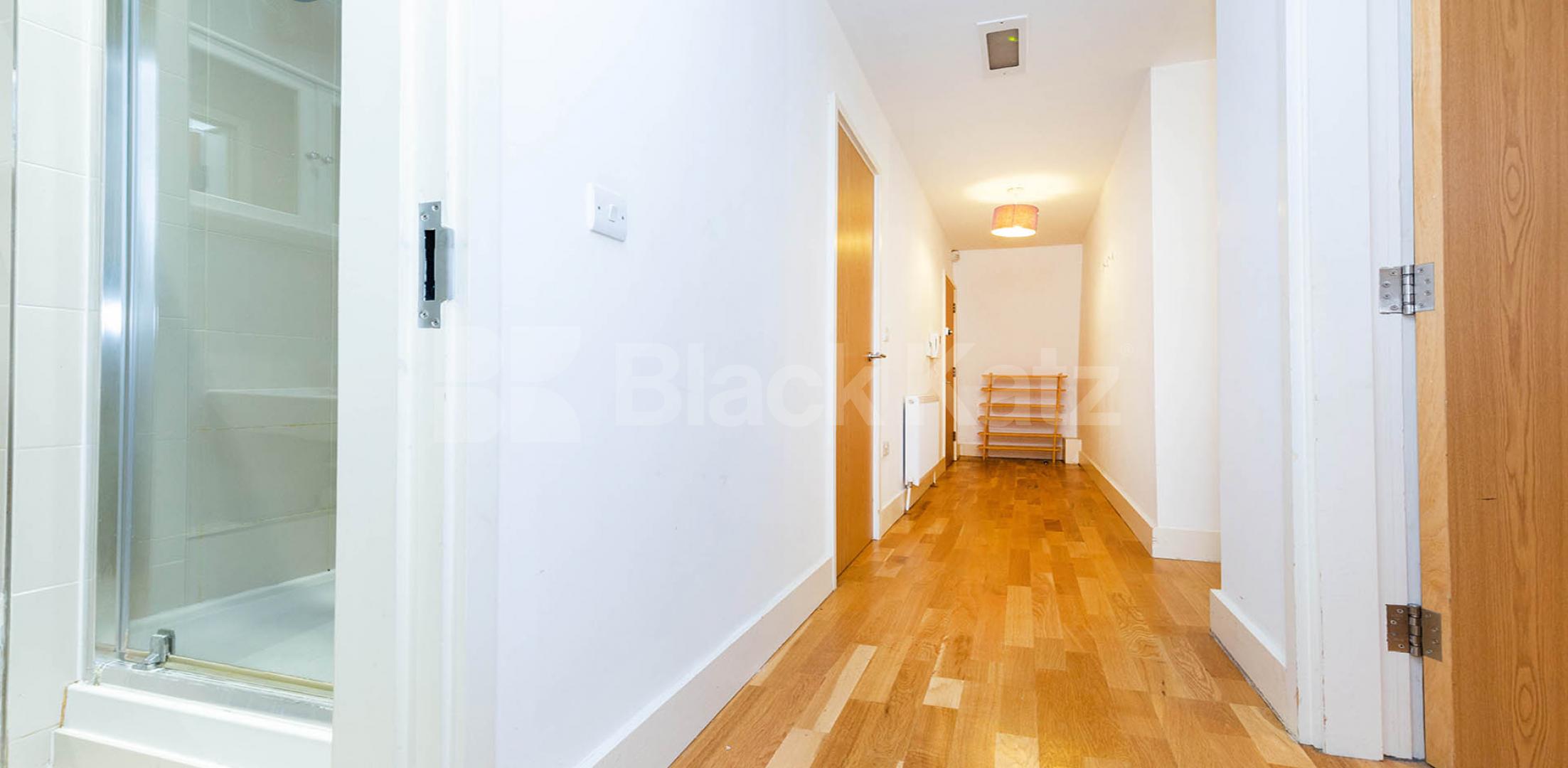 			LUXURY TWO BED TWO BATH  MINUTES TO TUBE!, 2 Bedroom, 2 bath, 1 reception Flat			 Kings Terrace, CAMDEN